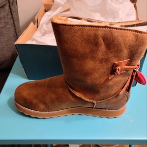 Skechers Memory Foam boots